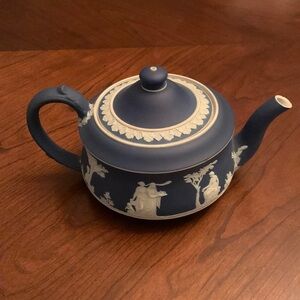 Blue Wedgwood Jasper tea pot in excellent condition with no chips or stains